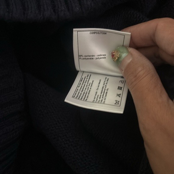 4️⃣5️⃣0️⃣0️⃣ brand new Authentic Chanel cashmere sweater - Picture 10 of 12